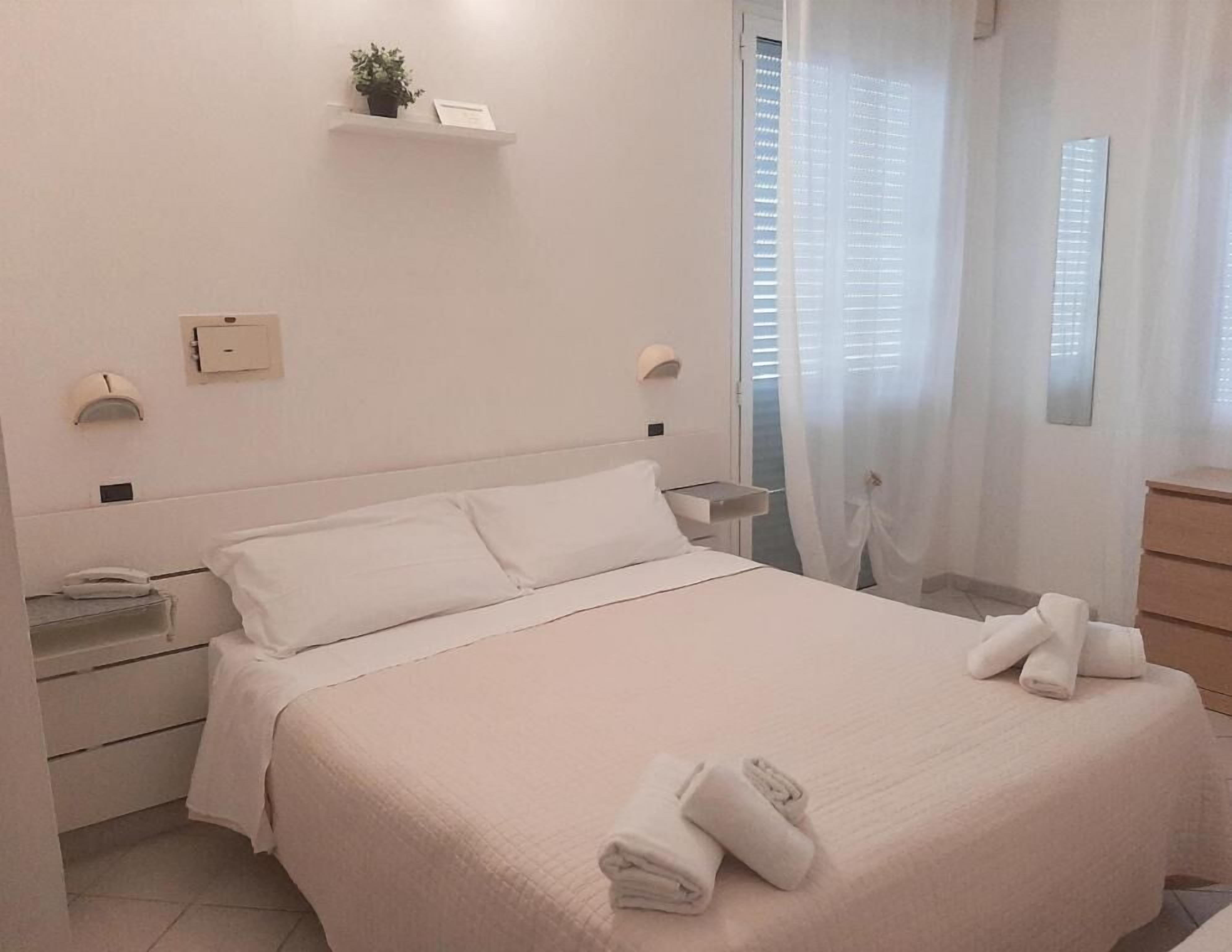 Triple Room | In-room safe, free WiFi