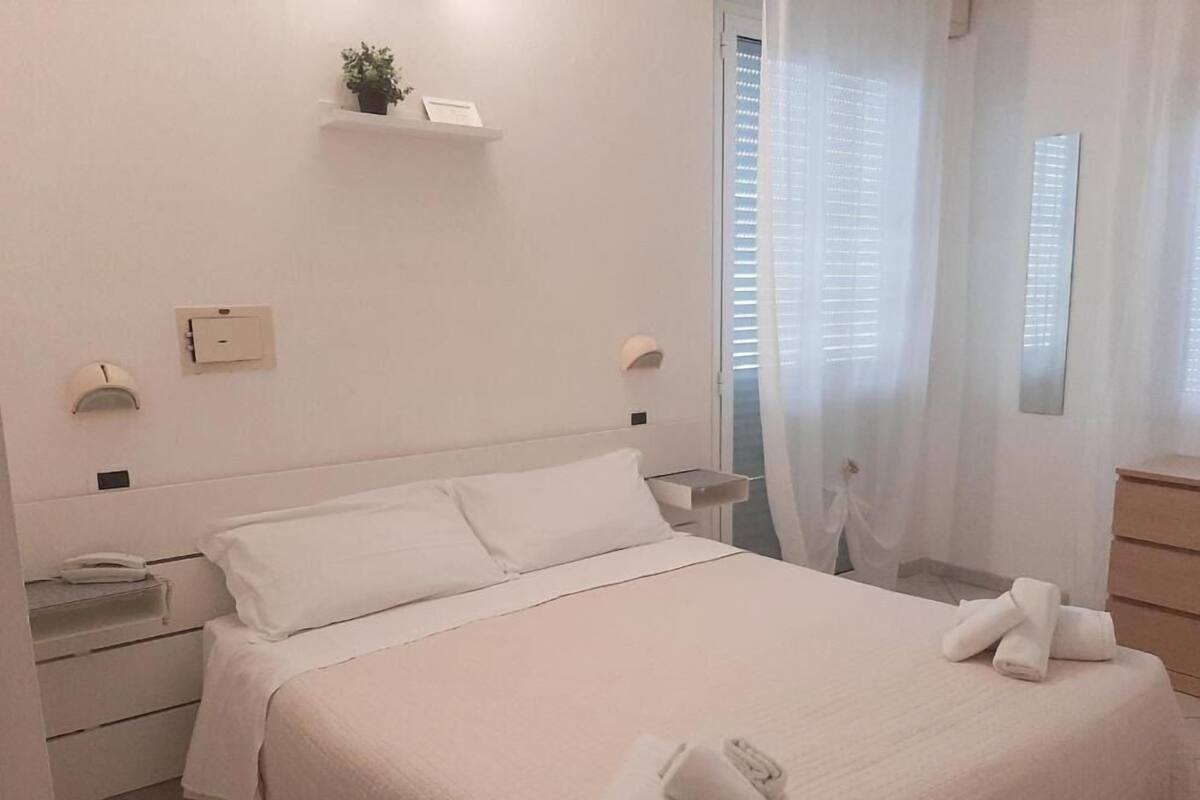 Triple Room | In-room safe, free WiFi