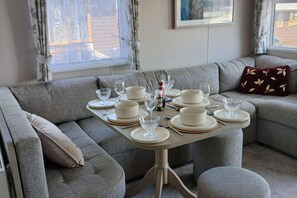 Dining - Beautiful 2 bed Caravan With Views of Dartmoor (Launceston)