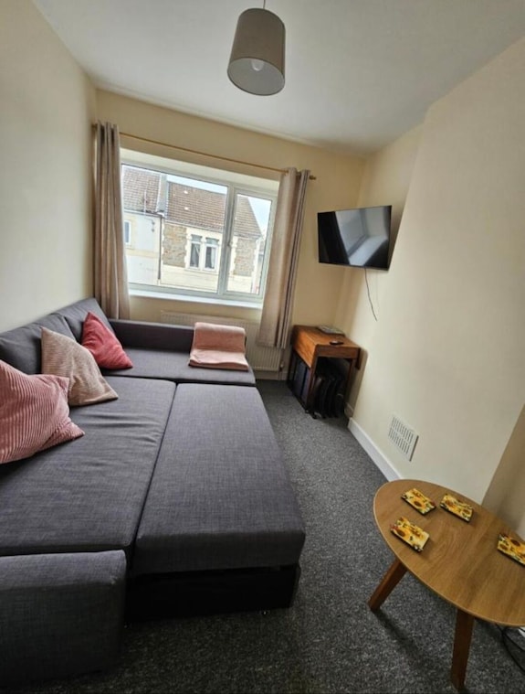 Wild Sunflower | Cosy 1-bed Flat In Bristol - Bristol