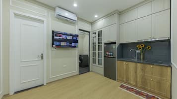 Deluxe Studio | Desk, iron/ironing board, free WiFi, bed sheets