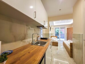 Shower, hair dryer, towels, soap - 4 - ARETI Suite by SDR (Olimpiaki Akti)