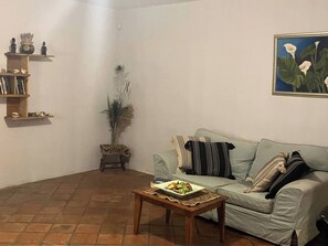 Room, 1 Bedroom | Living room
