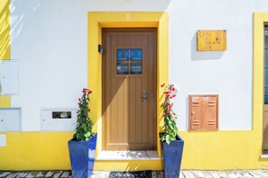 Exterior detail - House of the Sun (BORDEIRA)