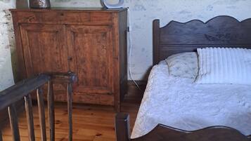 1 dormitorio, tabla de planchar con plancha, Internet y ropa de cama