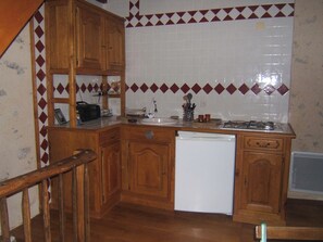 Private kitchen - Vrbo Property (Saint-Martin-Labouval)