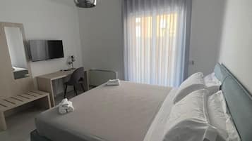 In-room safe, iron/ironing board, free WiFi
