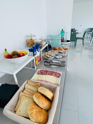 Breakfast buffet - Gheloi Apartaments (Gela)
