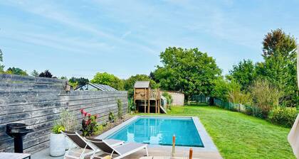 Large family home, heated and secure swimming pool, near Brussels