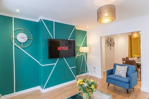 Interior - Quiet Shirley setting with free parking and an easy walk to the hospital (Southampton)