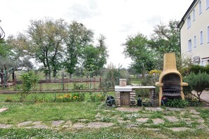 Property grounds - Peaceful apartment near Umag (Murine)