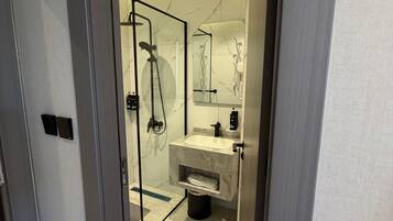 Appartement, 2 chambres, accessible aux personnes à mobilité réduite, fumeur | Salle de bain