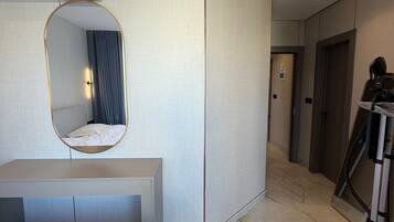 Apartment, 2 Bedrooms, Accessible, Smoking | 2 bedrooms