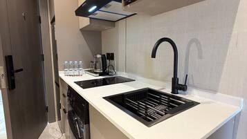 Apartment, 2 Bedrooms, Accessible, Smoking | Interior