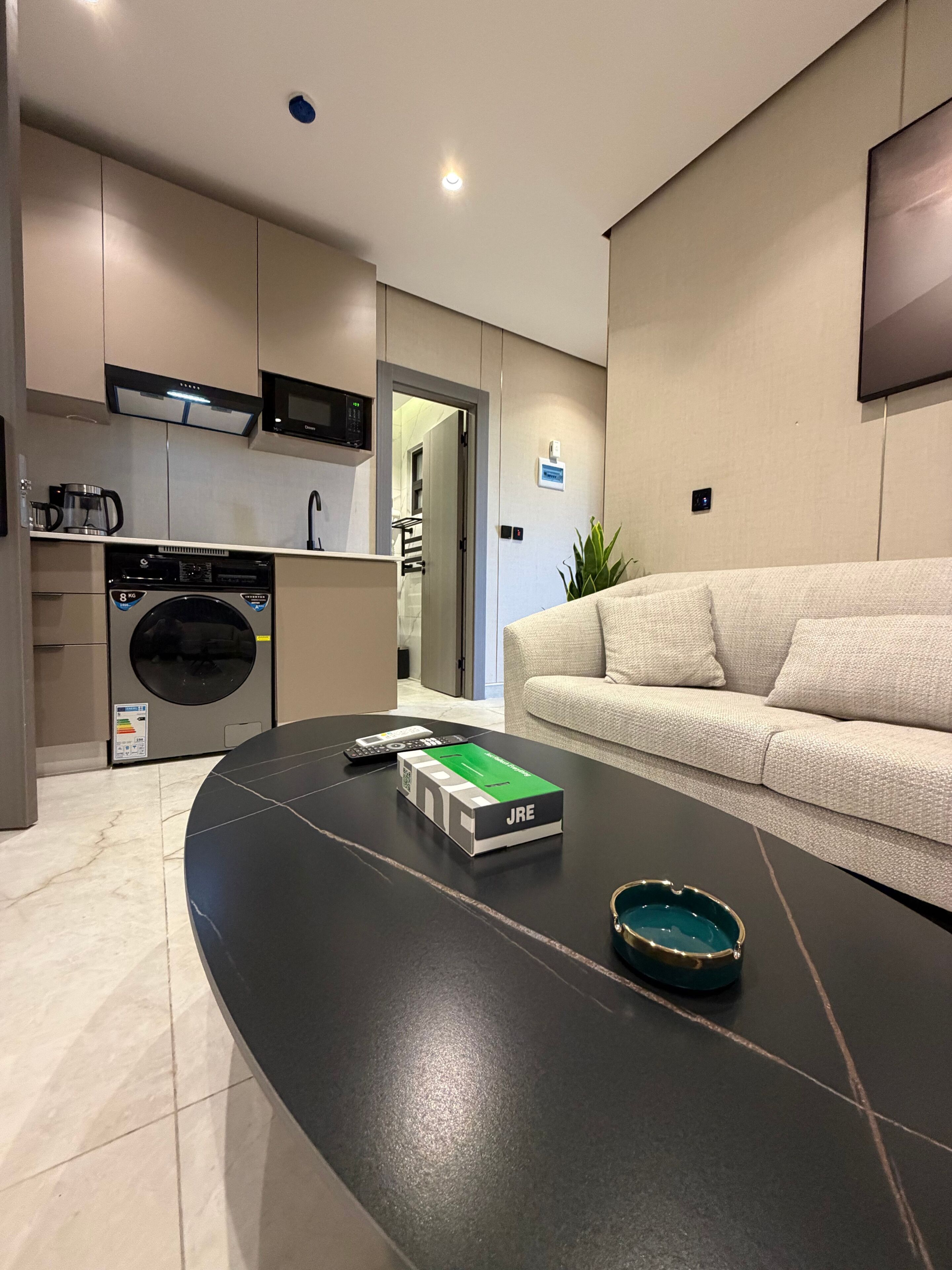Apartment, 2 Bedrooms, Accessible, Smoking | Living room