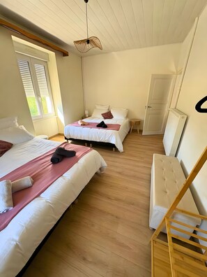 Iron/ironing board, WiFi, bed sheets