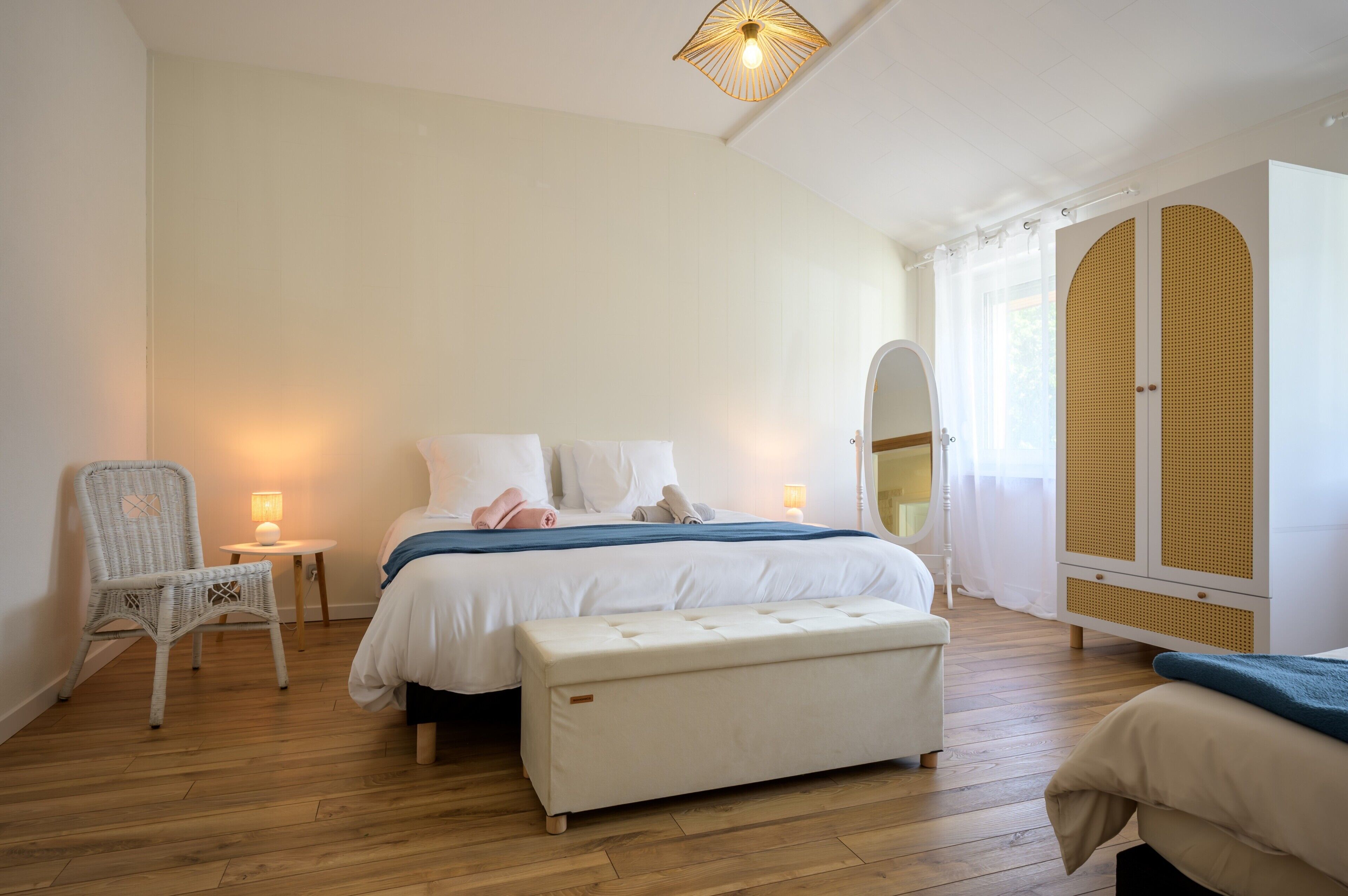 Iron/ironing board, WiFi, bed sheets