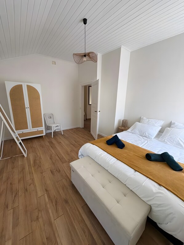 Iron/ironing board, WiFi, bed sheets