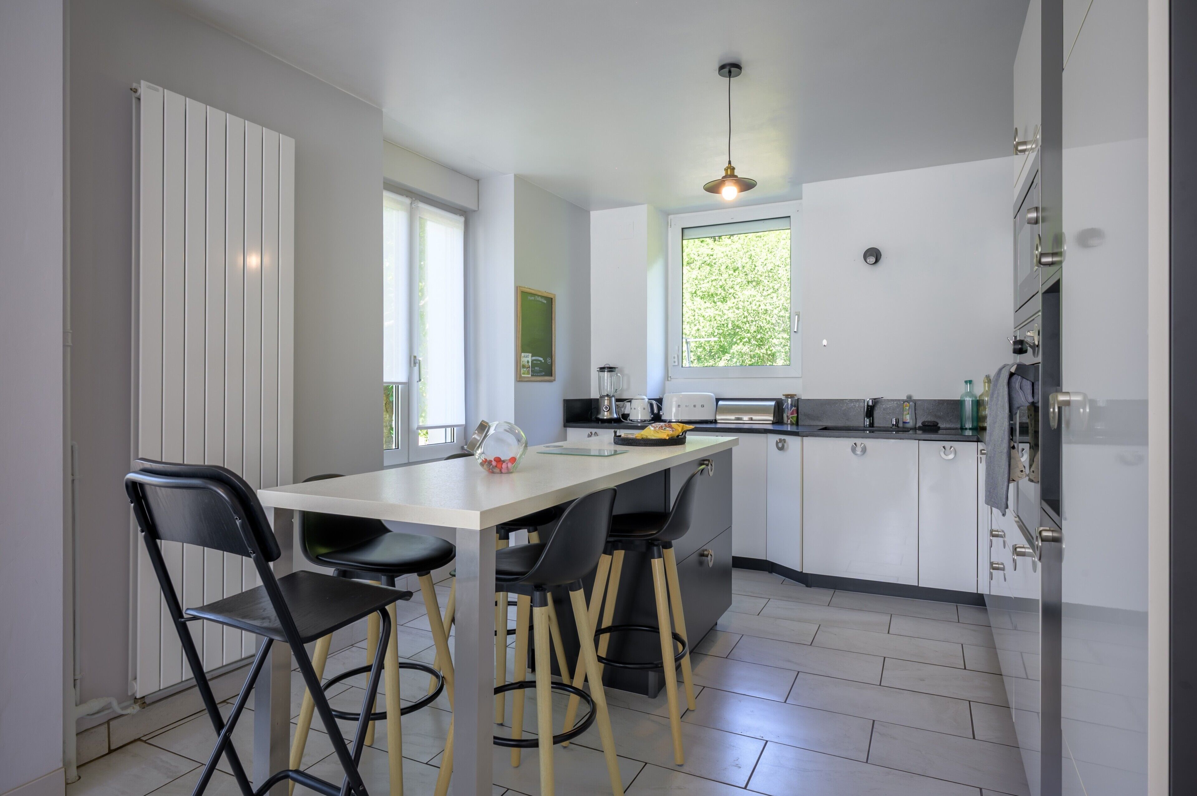 Microwave, oven, dishwasher, coffee/tea maker