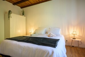 2 makuuhuonetta, silitysrauta/-lauta, Wi-Fi, vuodevaatteet