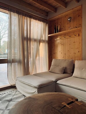 Desk, laptop workspace, iron/ironing board, free WiFi
