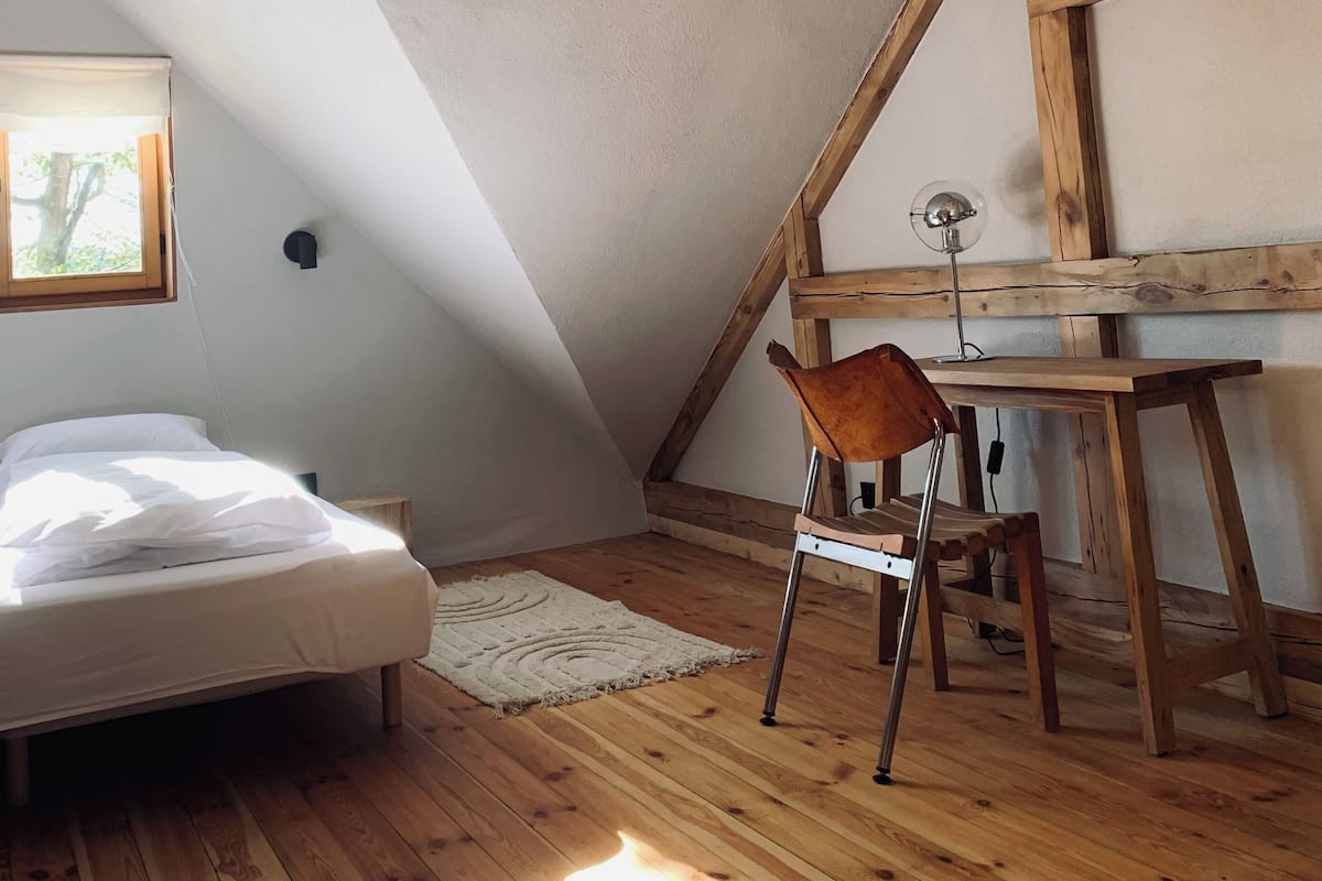 Desk, laptop workspace, iron/ironing board, free WiFi