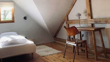 Desk, laptop workspace, iron/ironing board, free WiFi