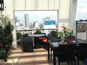 Outdoor dining - Lumina Home Vo Van Tan (Ban Co)