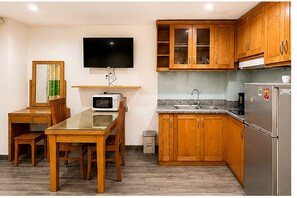 Monolocale Standard | Cucina privata | Frigorifero, microonde, piano cottura, risottiera