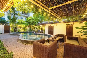 Outdoor pool - Hometown Seapearl 6 BRS Villa Da Nang (Ngu Hanh Sơn)