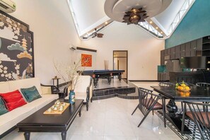 Villa, Courtyard View | Private kitchen - Hometown Seapearl 6 BRS Villa Da Nang (Ngu Hanh Sơn)