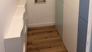 A narrow hallway with a wooden floor, white walls, and a mirror on the wall. - La Garde, Refurbished - ideal location, sleeps 8 (La Garde)