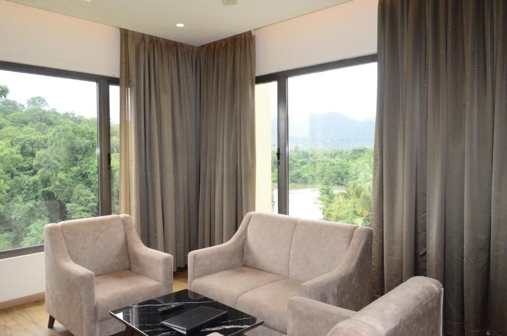 Premium Suite, River View | Interior