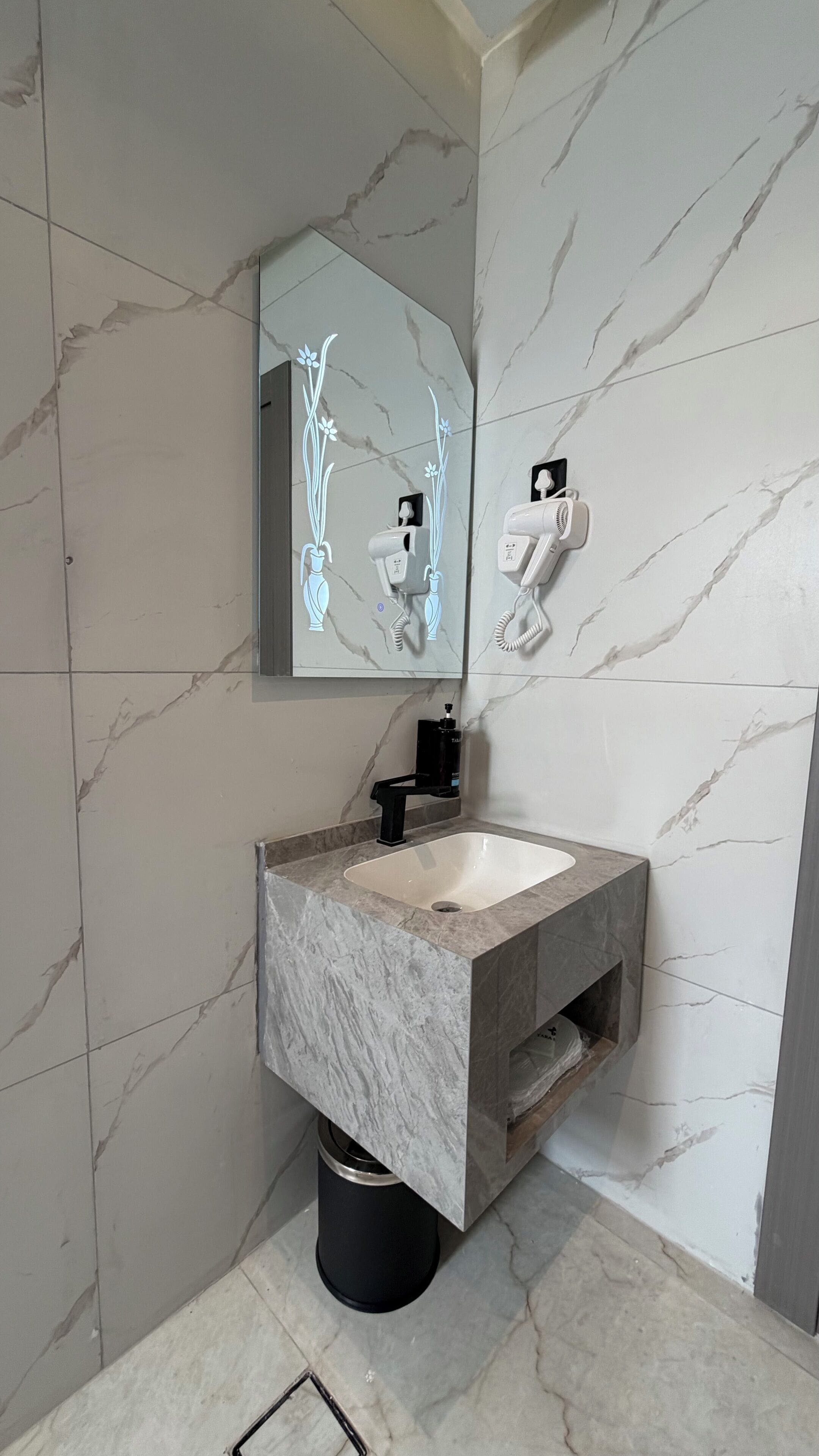 Apartment, 1 Bedroom, Accessible, Smoking | Bathroom