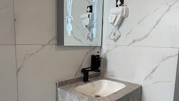Apartment, 1 Bedroom, Accessible, Smoking | Bathroom