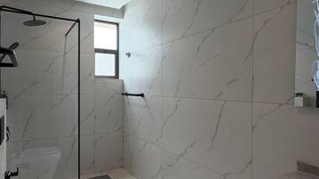 Apartment, 1 Bedroom, Accessible, Smoking | Bathroom