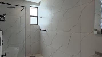 Apartment, 1 Bedroom, Accessible, Smoking | Bathroom