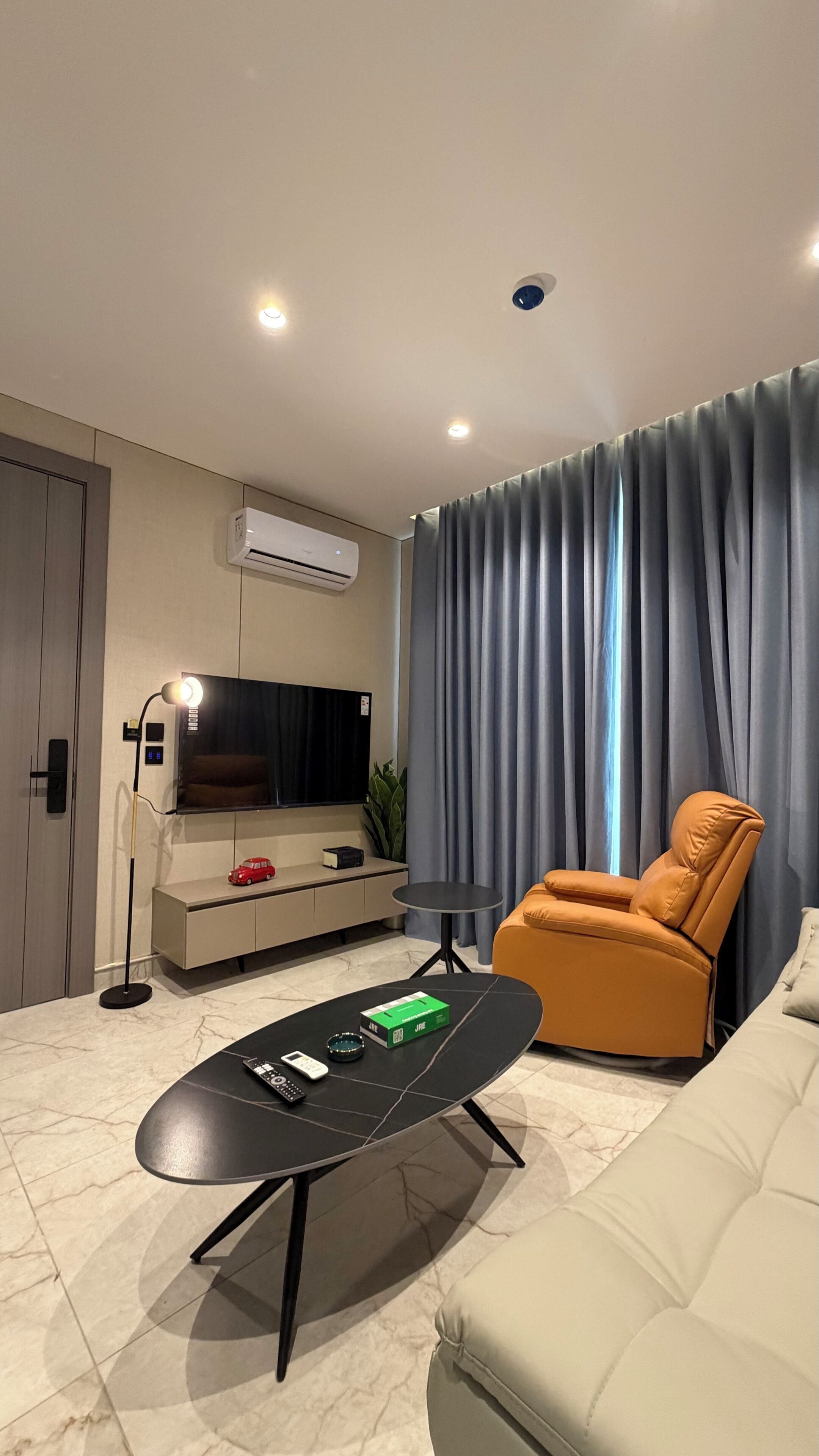 Apartment, 1 Bedroom, Accessible, Smoking | Living room
