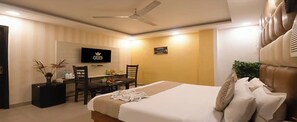 In-room safe, desk, laptop workspace, blackout curtains - Hotel Le Mount (Delhi)