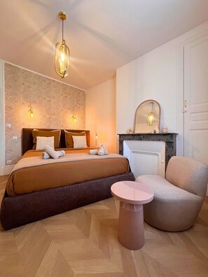 Desk, iron/ironing board, WiFi, bed sheets - Maisons Sauvages Terracotte (Les Lilas)