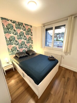 Bureau, fer et planche à repasser, Wi-Fi, draps fournis