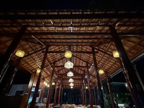 Tempat makan luar
