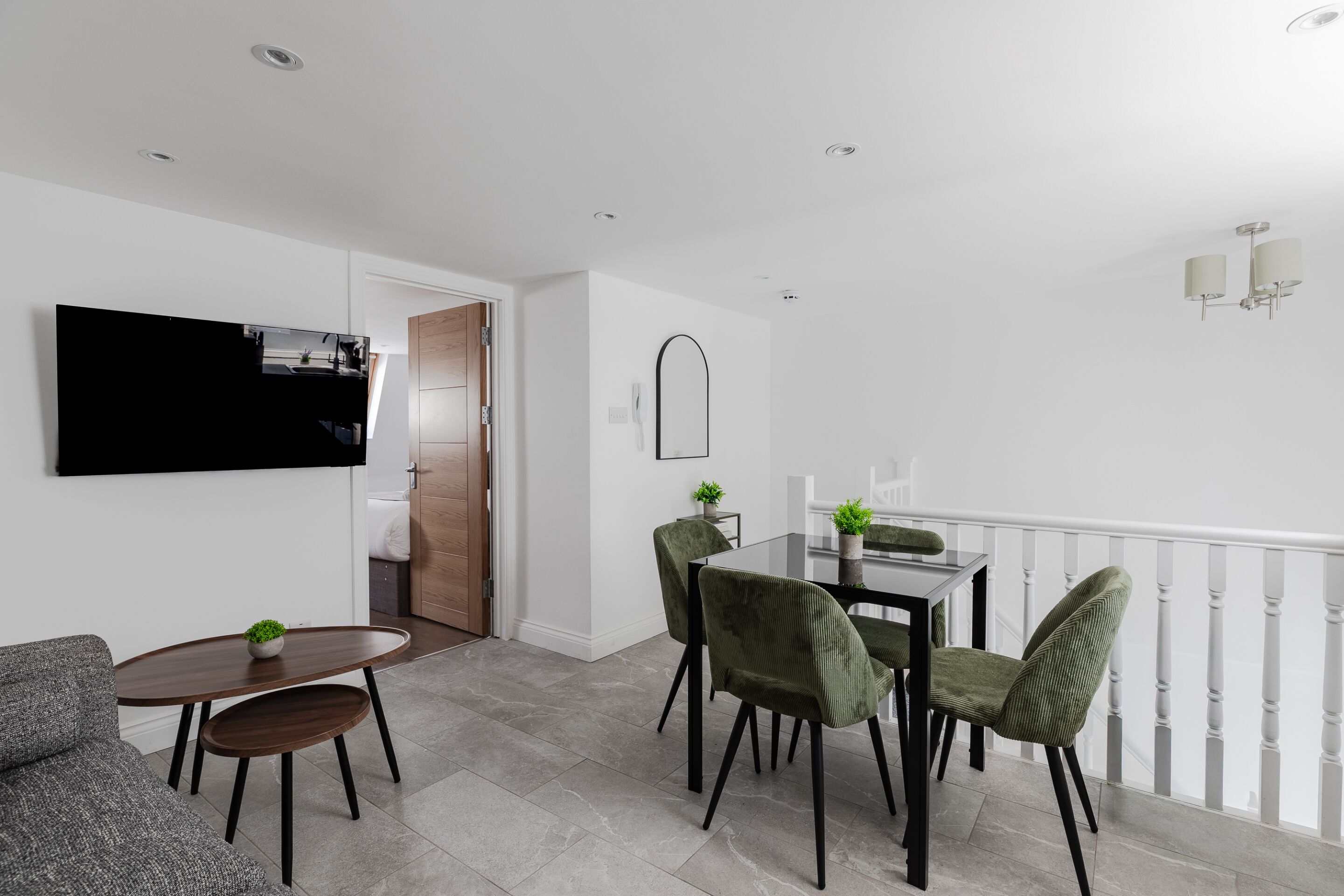 Apartamento Elite | Cocina compartida | Frigorífico grande, microondas, horno y placa de cocina