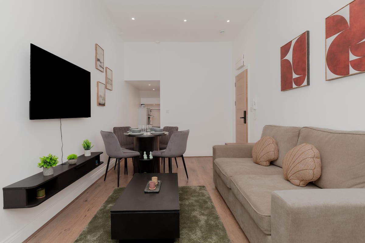 Superior Apartment, Private Bathroom | Lounge
