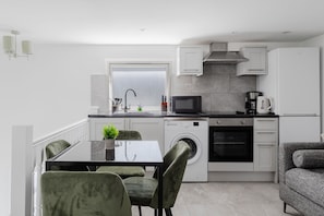 Elite Apartment | Private kitchen | Full-sized fridge, microwave, oven, stovetop