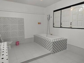 Holiday Home | Spa - At Night (Mueang Chumphon)