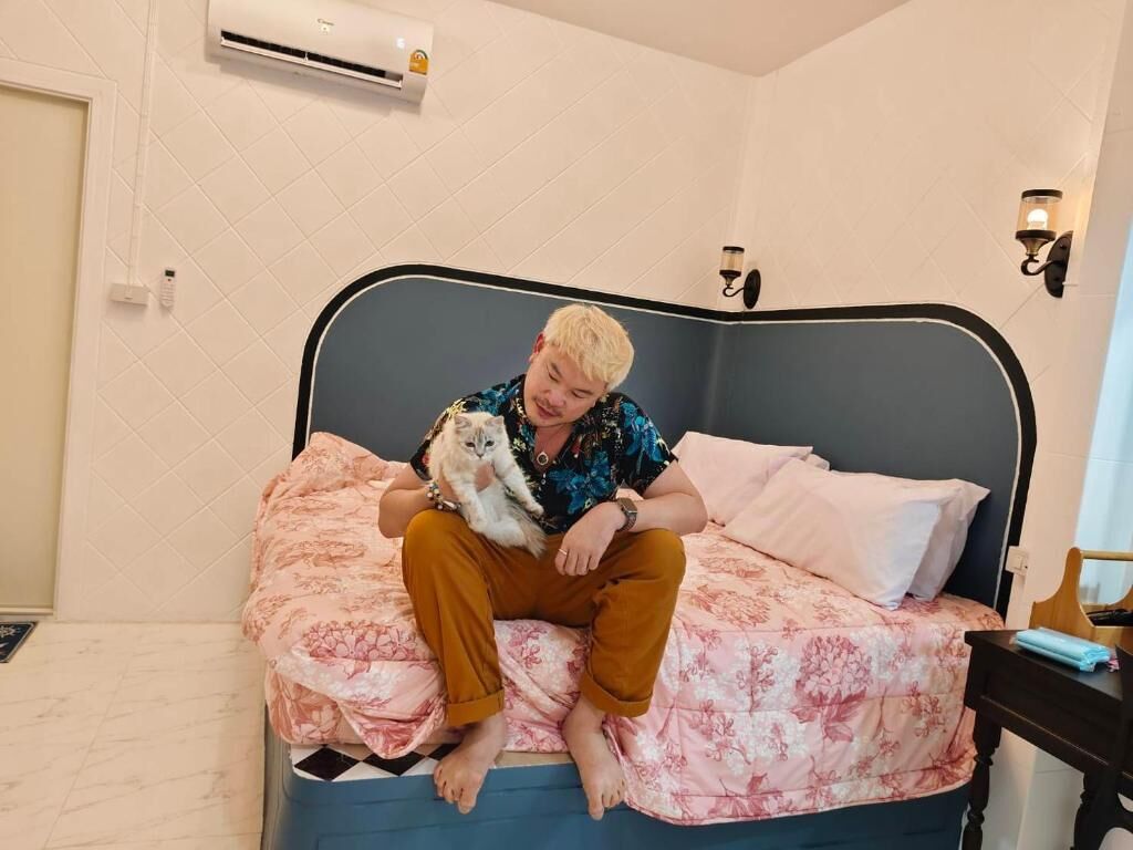 Holiday Home | Free WiFi