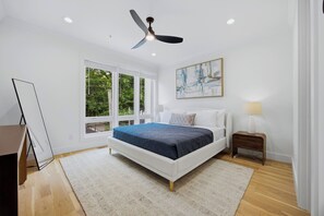 4 bedrooms, desk, iron/ironing board, free WiFi - FIFA World Cup! Walk to MBS/GWCC + View (Atlanta)