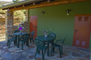 Outdoor dining - Casa Rural Prado (Asturias)