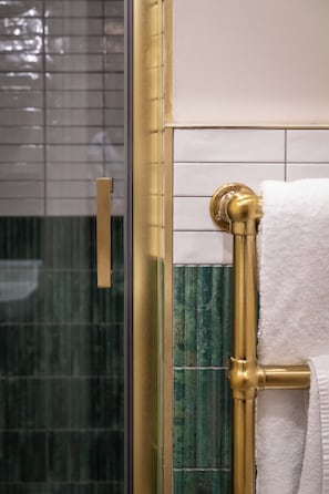 Double Room, City View | Bathroom | Soap, shampoo, toilet paper